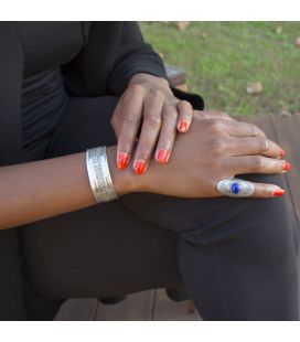 LONGUE BAGUE TOUAREG EN ARGENT GRAVE ET LAPIS LAZULI, COLLECTION AFRIQUE, POUR FEMME