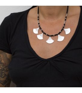 COLLIER TRADITIONNEL TOUAREG , EN ARGENT GRAVÉ ET AGATE NOIRE, POUR HOMME ET FEMME 