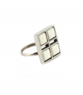 BAGUE "GRID", PLAQUÉ ARGENT ET PERLES EN OS, POUR femme